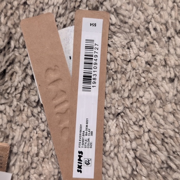 NWT Skims Fits Everybody Tshirt Bra - Picture 5 of 5